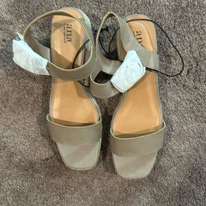 Brand New with tags Ana platform Espadrilles color Taupe size 11